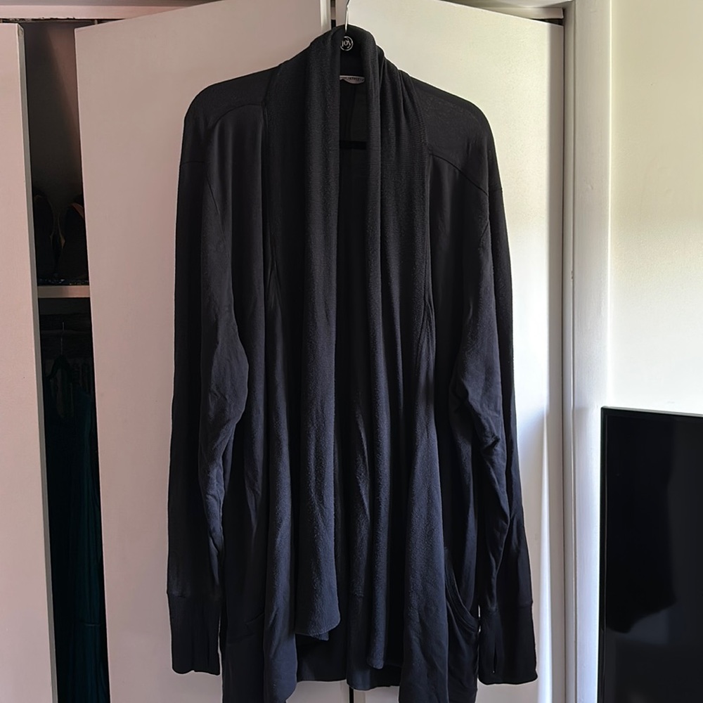 ATHLETA Pranayama Wrap Black Long Sleeve Pockets Thumb holes.